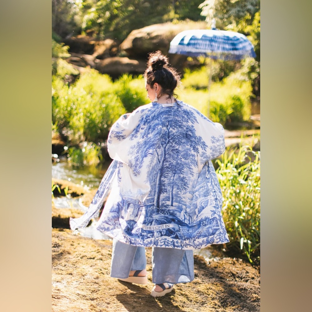 ⭐️Last One⭐️ LET THE LIGHT IN GODDESS DUSTER KIMONO Mid Length Chinoiserie - Picture 4 of 14